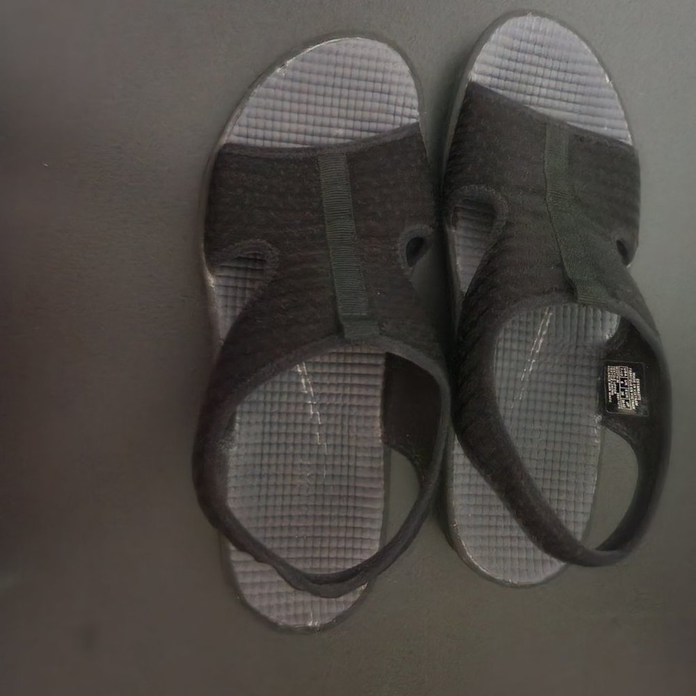 Black Naturalizer Sandals